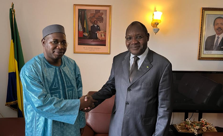 Le Directeur reçu par l'Ambassadeur Paul Patrick Buffot